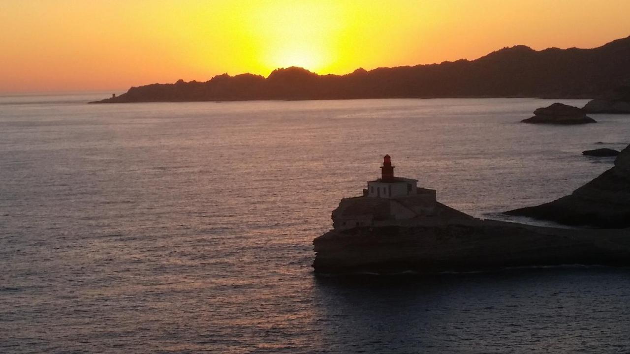 Bonifacio, Maison 90M² Sous Les Oliviers, Vue Sardaigne Бонифачо Екстериор снимка